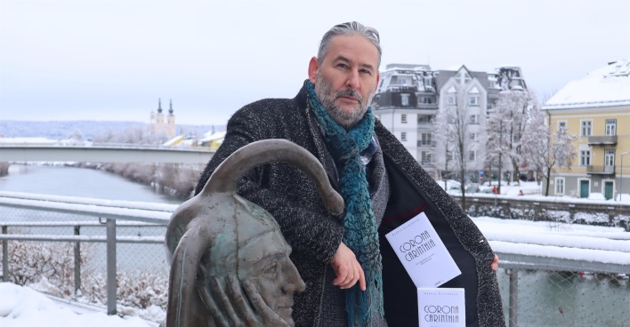 Gerald Eschenauer mit seinem neuen Buch | Credit: Julia Jank