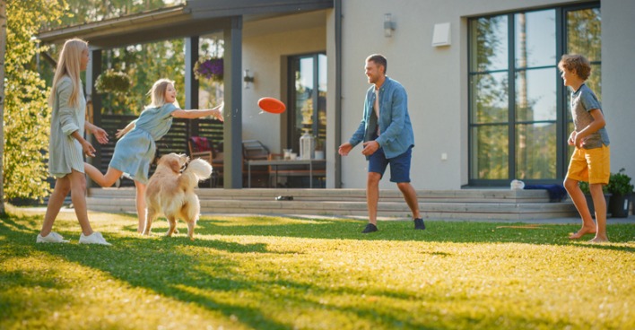 Outdoor-Spiele | Credit: iStock.com/gorodenkoff