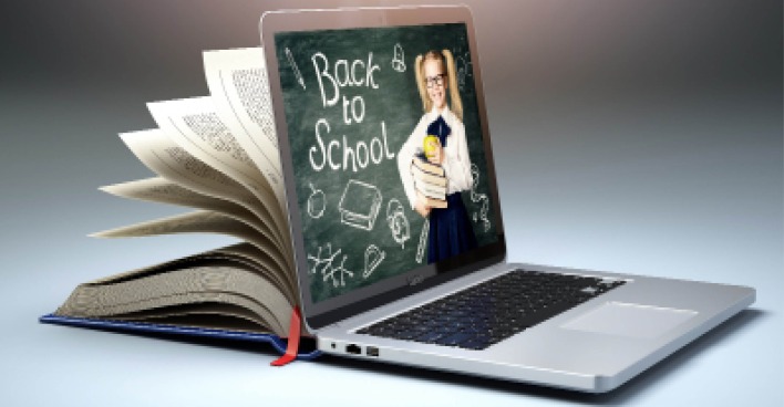 Schulbuch und Notebook