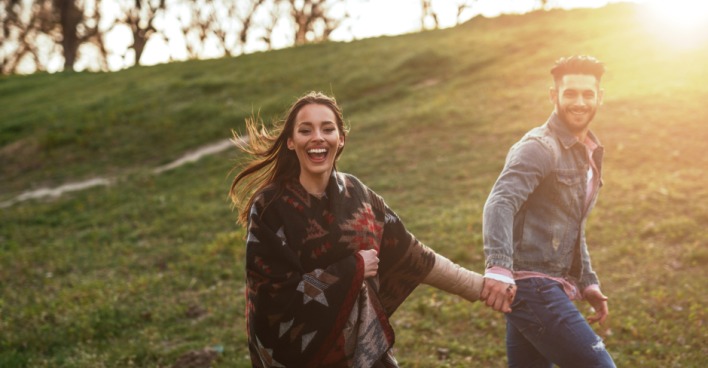 Elementar für ein gesundes Leben - regelmäßige Spaziergänge | Credit: iStock.com/bernardbodo