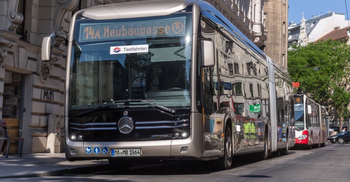 Testfahrt mit E-Gelenkbus in Wien