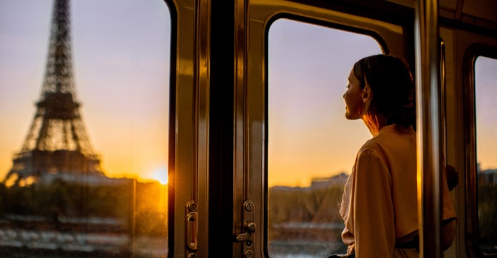 Romatisch! Sonnenuntergang in Paris | Credit: iStock.com/RossHelen