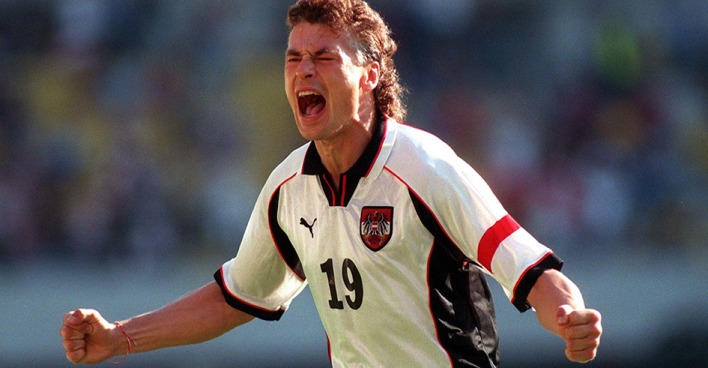 Toni Polster jubelt im ÖFB-Trikot