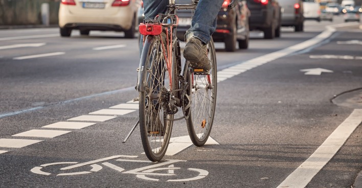 Radfahrweg mit Radfahrer