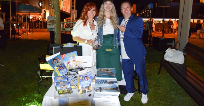 LadyPless und MasterRobin vor Fanstand