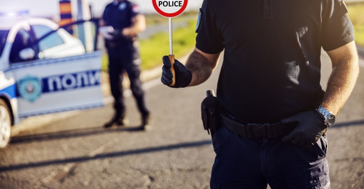 Autofahren im Ausland | Credit: iStock.com/dusanpetkovic