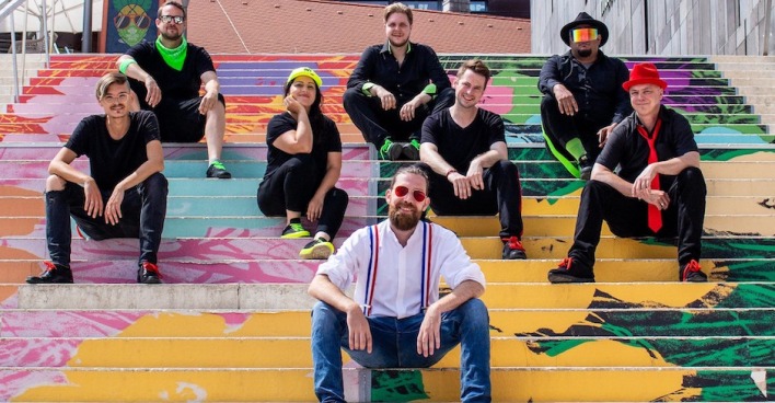 Künstler auf der Stiege | Credit:  Matho &amp; Vienna Dancehall Orchestra