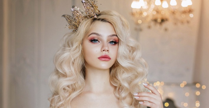 Eine Prinzessin mit blonden Haaren