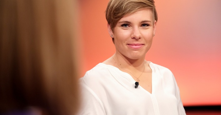 Skifahrerin Nici Schmidhofer bei einem Interview