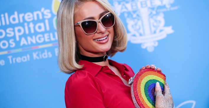 Paris Hilton mit Sonnenbrille auf einem Event