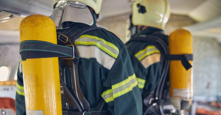 Feuerwehr mit Schutzausrüstung
