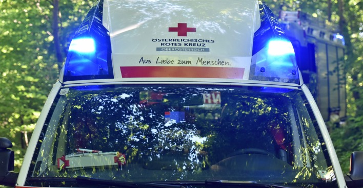 Rettungswagen im Wald