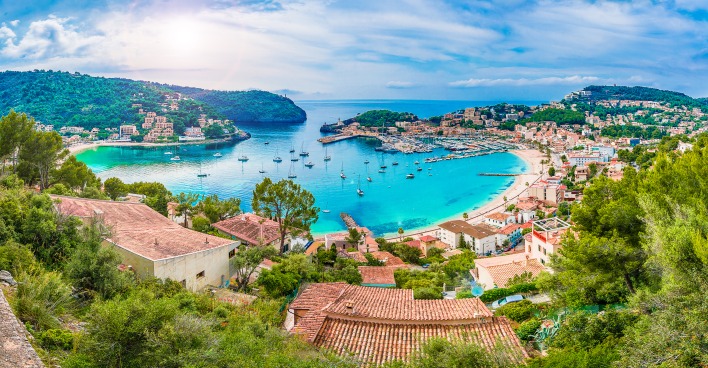 Mallorca: Port de Sóller | Credit: iStock.com/Balate Dorin