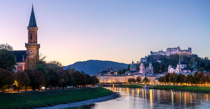 Blick auf Salzburg und die Hohensalzburg im Sonnenuntergang | Credit: iStock.com/Ghing