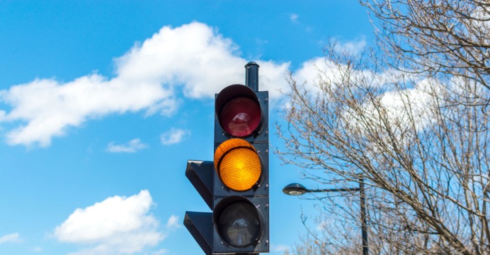 Ampel zeigt orange