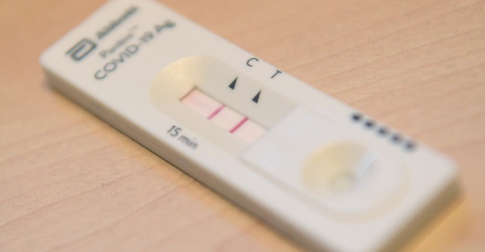 Test mit zwei roten Strichen