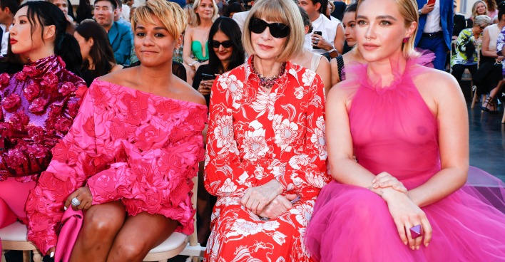 Florence Pugh an der Seite von "Vogue"-Chefin Anna Wintour und Musikerin Ariana DeBose