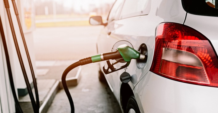Tanken Credit: AdobeStock/Daniel Jedzura