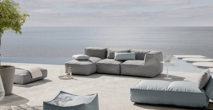 Graue Couch von Blomus | Credit: www.blomus.com, www.ambientedirect.com