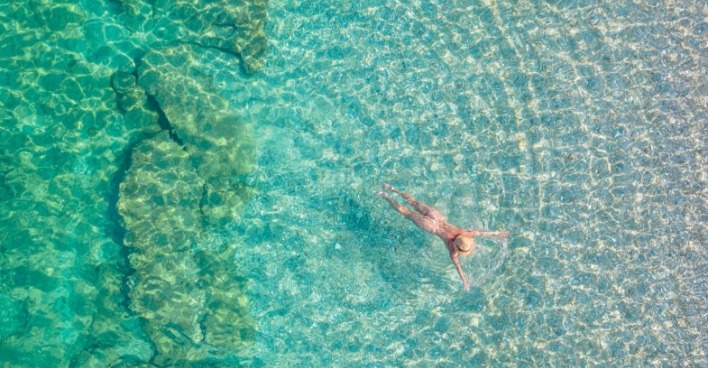 Nackt baden | Credit: iStock.com/FTiare