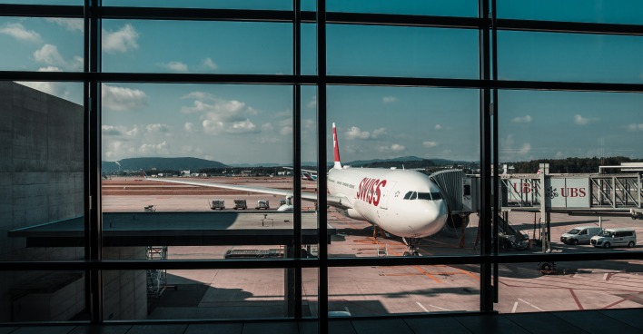 Flugzeug am Flughafen