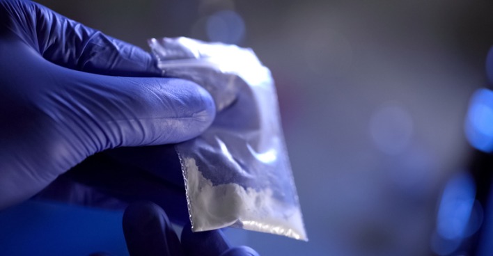 Ein Päckchen mit Heroin