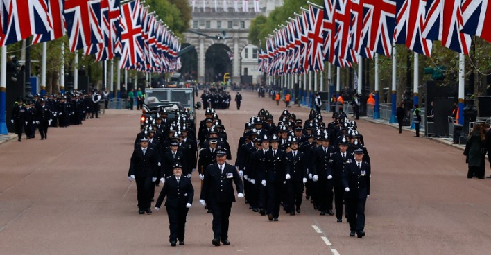 Großes Polizeiaufgebot bei dem Begräbnis der Queen