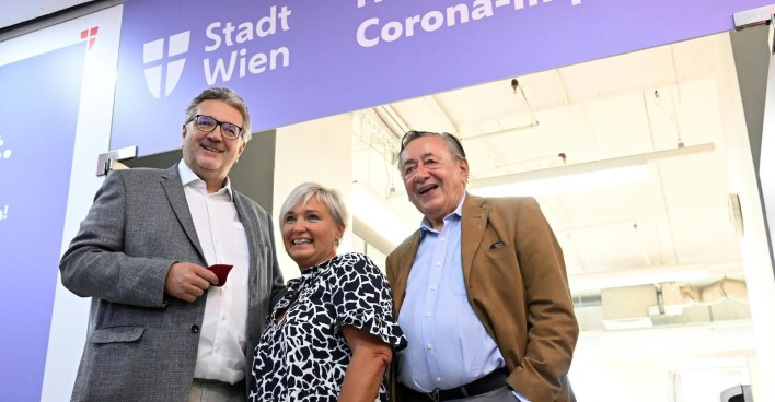 Peter Kacker, Sabine Hofer-Gruber und Richard Lugner | Credit: HELMUT FOHRINGER / APA / picturedesk.com