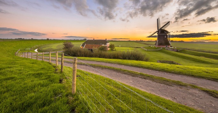 Windmühle im Grünen | Credit: iStock.com/CreativeNature_nl