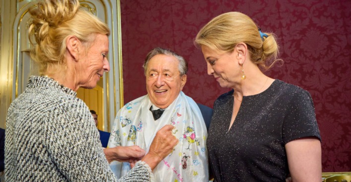 Künstlerin Maria Lahr und Politikerin Beate Meinl-Reisinger mit Lugner