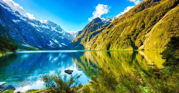 See und Berge in Neuseeland | Credit: iStock.com/Fyletto