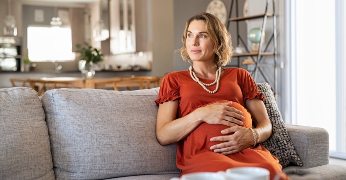 Schwangere Frau über 30. | Credit: iStock.com/ Ridofranz