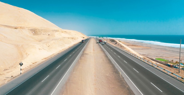 Fernstraße Panamericana an der Küste | Credit: iStock.com/Rommel Gonzalez