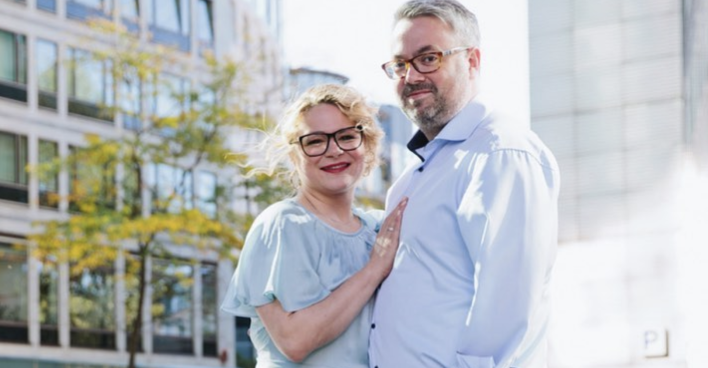 Sandra Köhldorfer mit ihrem Verlobten Ryan  | Credit: www.instagram.com/drsandratherapy/Dr. Sandra Köhldorfer