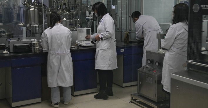 Mitarbeiter eines chinesischen Labors.