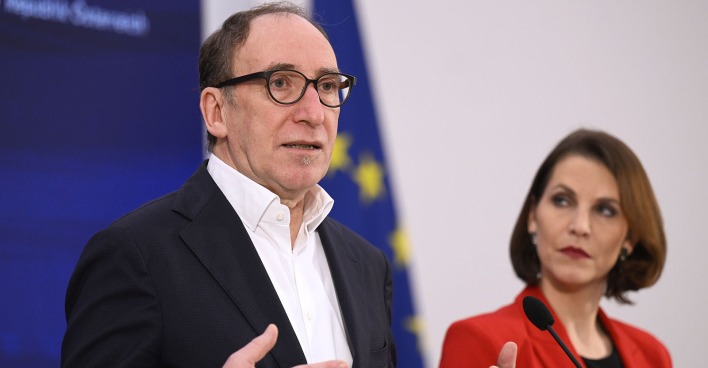 Gesundheitsminister Johannes Rauch und Verfassungsministerin Karoline Edtstadler im Pressefoyer nach dem Ministerrat.