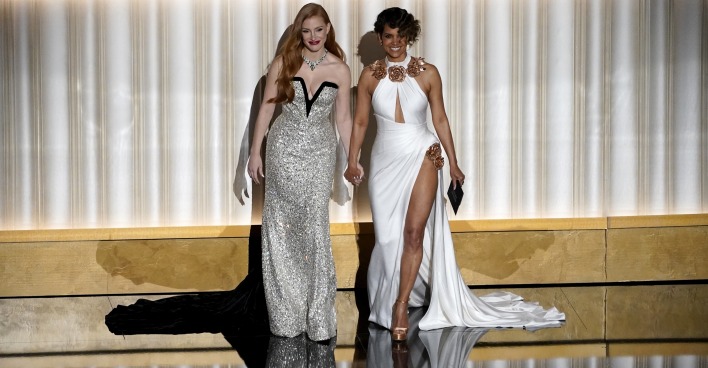 Jessica Chastain und Halle Berry auf der Bühne