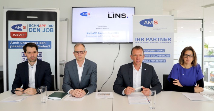 GL Hannes Wölfl und GF Rudi Lins vom Autohaus Lins, AMS Landes-GF Bernhard Bereuter, AMS AL vom Service für Unternehmen, Silvia Hartmann.