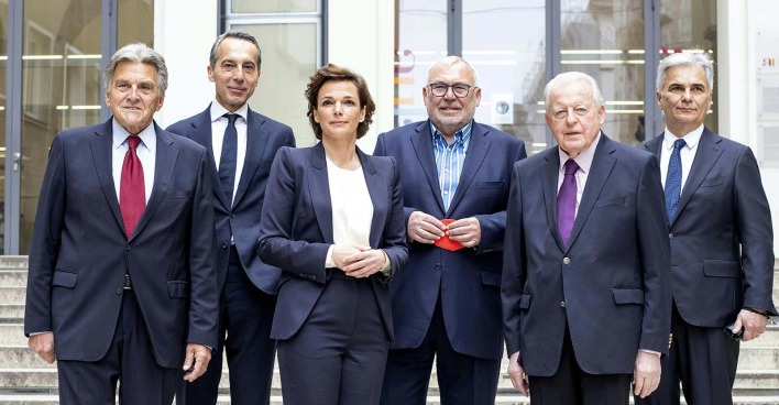 SPÖ-Chefin Pamela Rendi-Wagner mit den Ex-Bundeskanzlern Viktor Klima, Christian Kern, Alfred Gusenbauer, Franz Vranitzky und Werner Faymann.