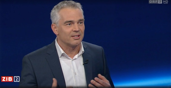 Epidemiologe Gerald Gartlehner im ZIB2-Studio