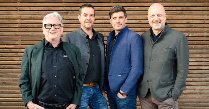 GF Matthias Ammann &amp; Obmann Werner Flatz (beide  holzbau_kunst), Landesinnungsmeister Manuel Feuerstein, GF Alfred Hehle (beide WKV Innung Holzbau) (v. li.)