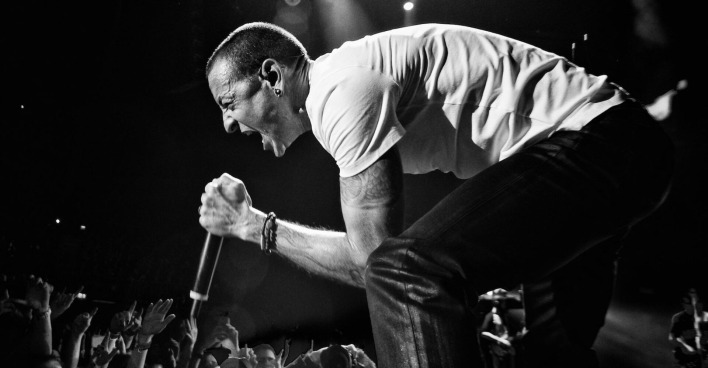 Chester Bennington auf der Bühne.