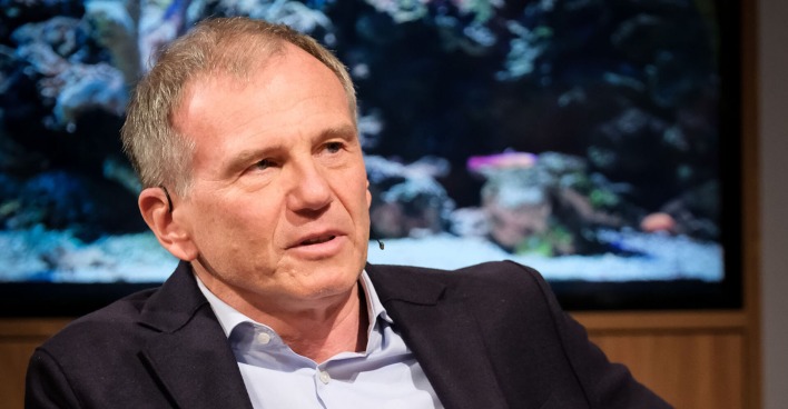 ZIB2-Moderator Armin Wolf zu Gast in der Sendung Willkommen Österreich