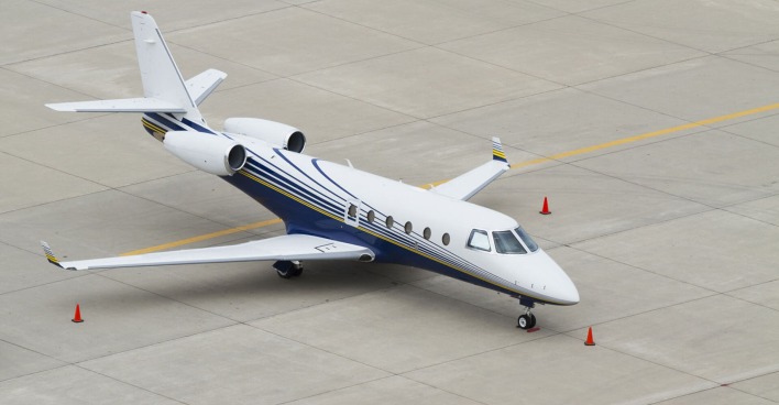 Privatjet auf dem Rollfeld