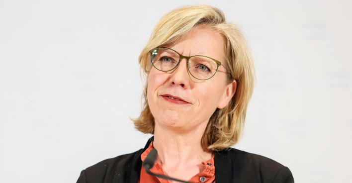 Klimaministerin Leonore Gewessler im Rahmen einer Pressekonferenz