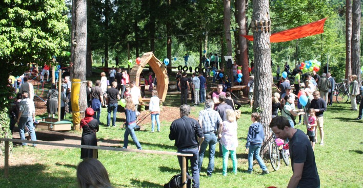 Am 3. Juni darf gelacht, getobt und gespielt werden. Die familieplus-Gemeinde lädt zum Weltspieltag und zum Fest der Begegnung.
