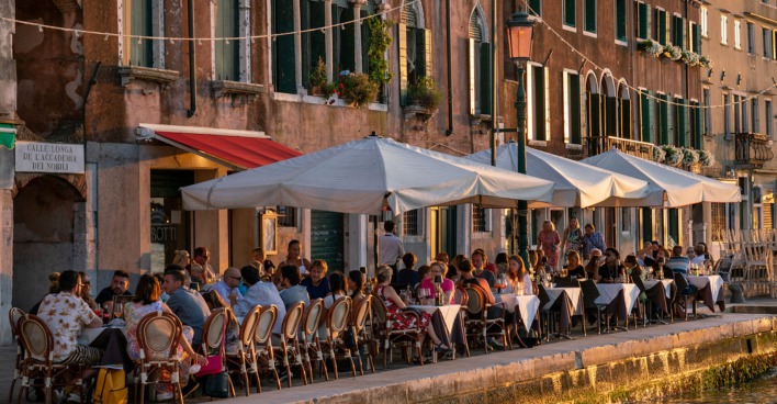 Ein Venedigführer bietet 200 Gourmet-Adressen. | Credit: iStockphoto/ray