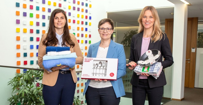 Lara Hanslik (Volksbank Vorarlberg), Anja Natter (Leiterin ifs FrauennotWohnung) und Mirjam Pfundt-Kempkes (Volksbank Vorarlberg) (v. li.)