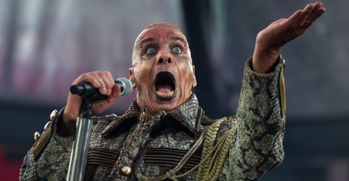 Rammstein-Frontsänger Till Lindemann während eines Auftritts