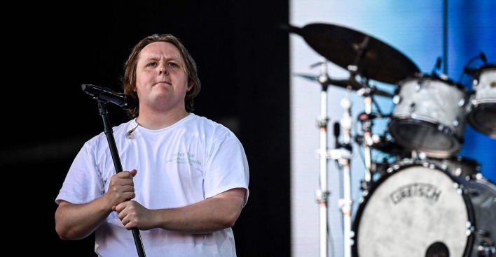 Lewis Capaldi bei seinem Auftritt auf dem diesjährigen Glastonbury-Festival